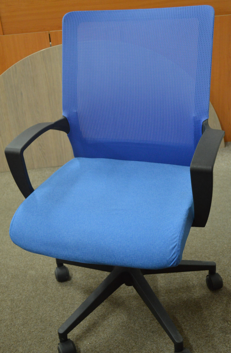 Modrá studentská židle